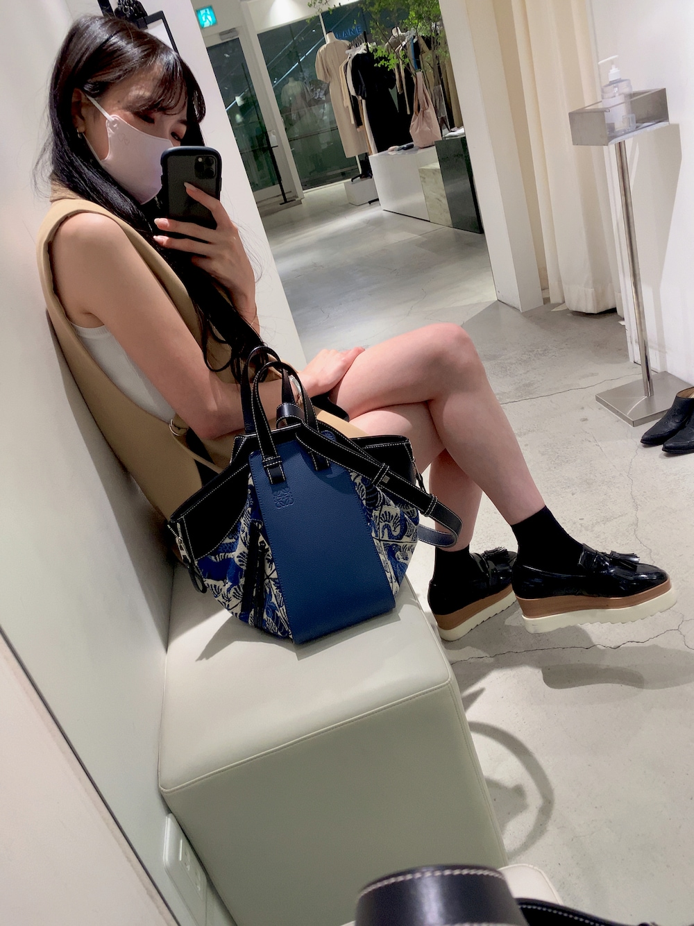 「秋のコーデ、休日スタイル、ZARA、ローファー×靴下、秋服コーデ、韓国ファッション、厚底シューズ」｜「LOEWEのアイテム（バッグ、ブルー系）」を使った、osd199さん（レディース・164cm）の秋コーディネートの1枚目の写真