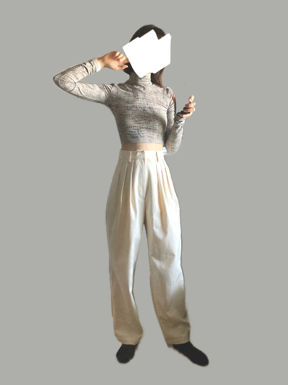 「春夏コーデ、ハイウエスト、ハイネック、ラクチンコーデ、寝言は寝ていえ😭」｜「H&Mのアイテム（Tシャツ/カットソー、グレー系）」を使った、 蒲原さん（レディース・166cm）の春コーディネートの1枚目の写真