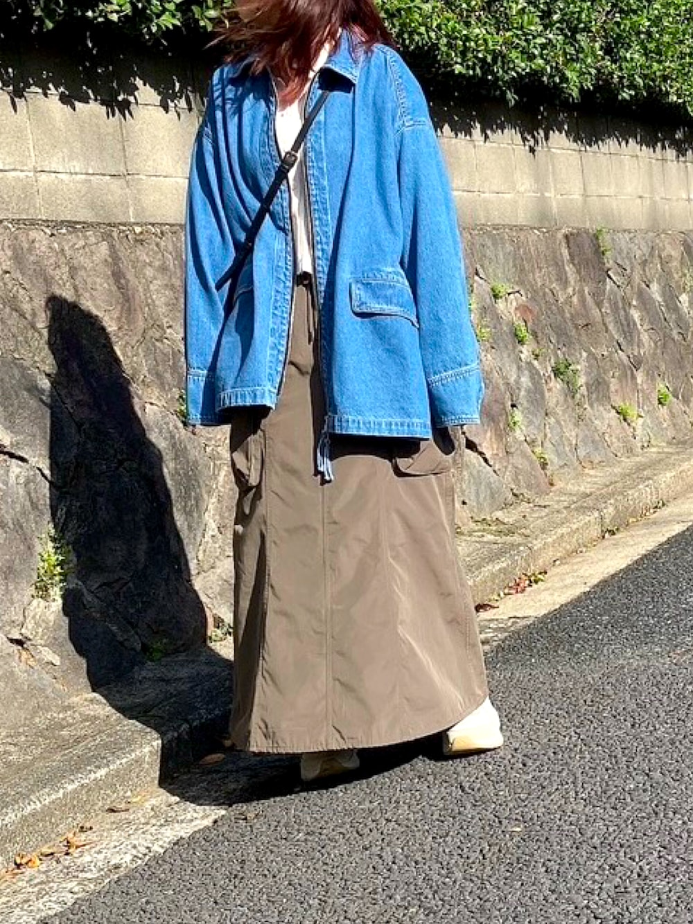 「秋コーデ、低身長コーデ、デニムコーデ、デニムジャケット、休日スタイル、大人カジュアル」｜「JEANASISのデニムBIGZIPシャツジャケット/106324（カバーオール、ブルー系）」を使った、Rina…♡さん（骨格ウェーブ・レディース・152cm）の秋コーディネートの1枚目の写真