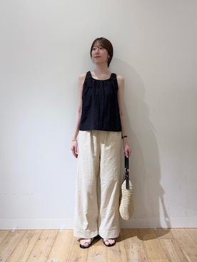 「SENSE OF PLACE by URBAN RESEARCH(センスオブプレイスバイアーバンリサーチ)のサッカーストライプイージーパンツ(その他パンツ、ホワイト系)」を使った、mihoさん(レディース・173cm)の夏コーディネート