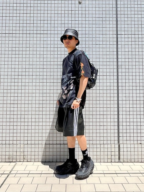 新品L Adidasフェイクレザー スリーストライプスショーツ IZ4043 adidas フェイクレザー スリーストライプス ショートパンツ