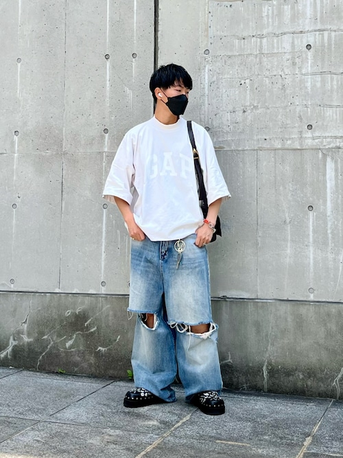 古着コーデに♪【BALENCIAGA】 Pigalle オーバーサイズTシャツ ホワイト の ウィメンズ Balenciaga I Scholl オーバーサイズ T