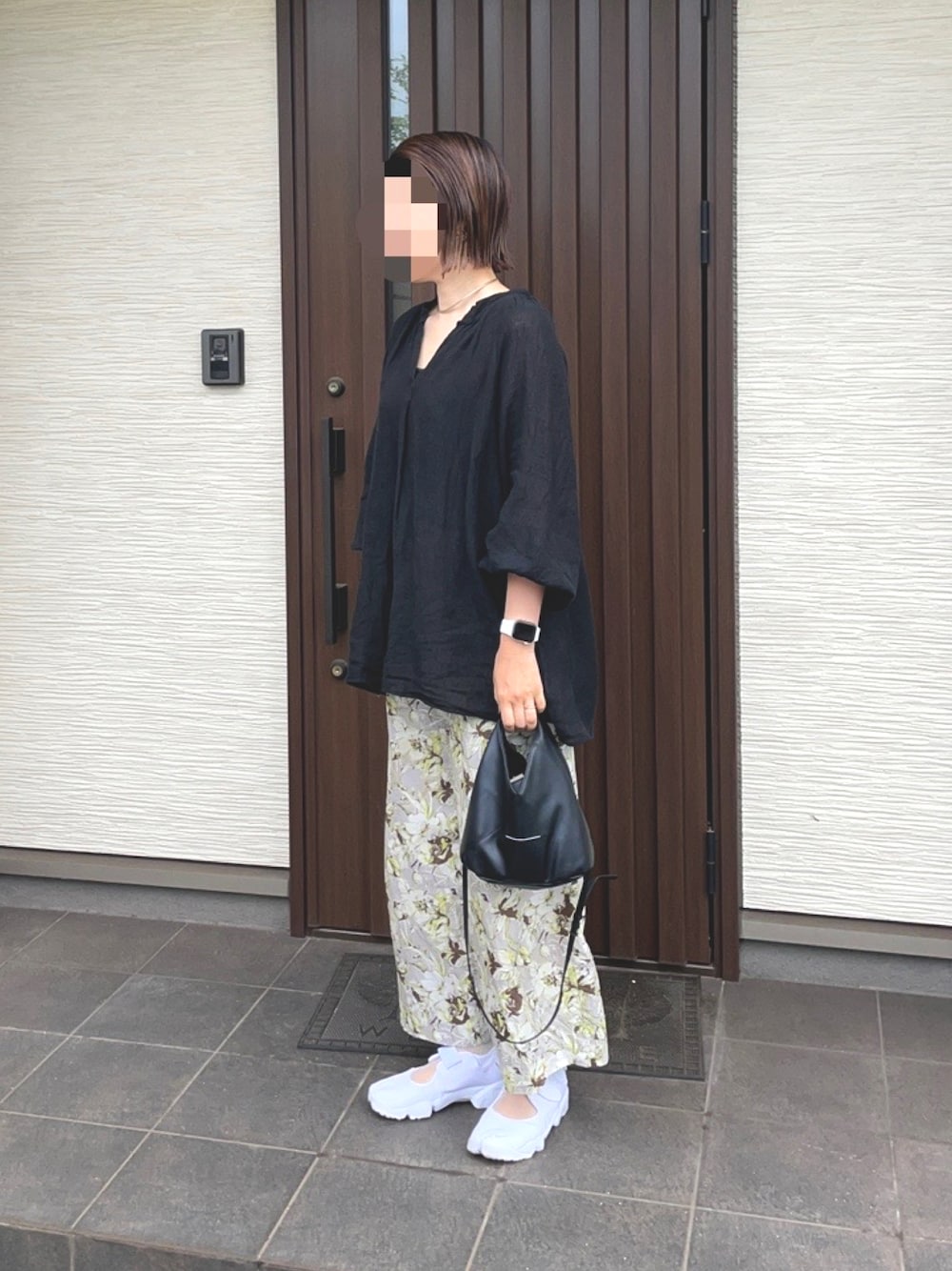 「ラクチンコーデ、きれいめカジュアル、エアリフトブリーズ、エアリフト、ママコーデ、美容師、malla」｜「NIKEのNIKE WOMENS AIR RIFT BR / ナイキ ウィメンズ エア リフト  【SP】（サンダル、ホワイト系）」を使った、ぐっさんさん（レディース・166cm）の春コーディネートの1枚目の写真