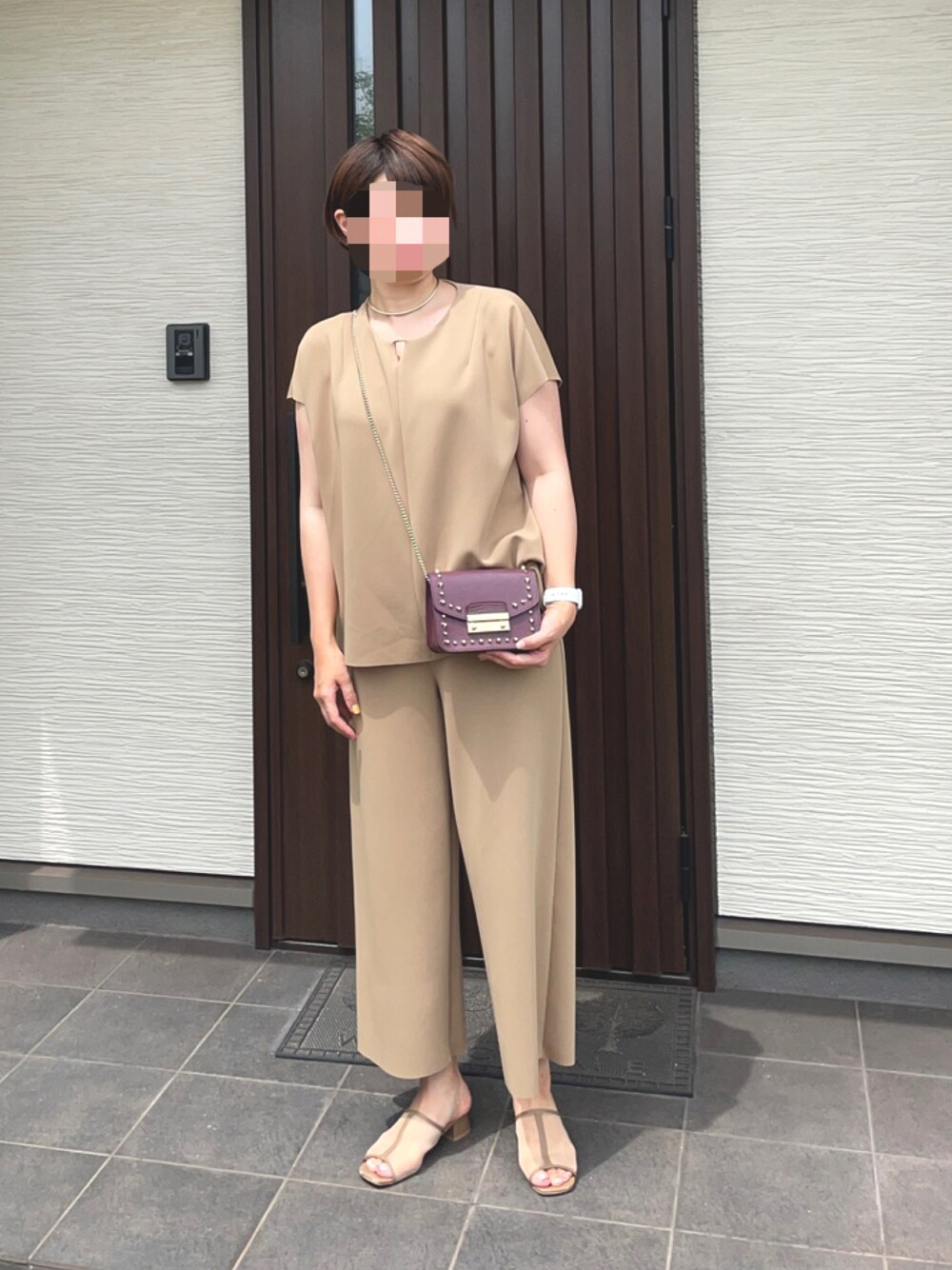 「セットアップ、ベージュ、furla、ショートヘア、秋コーデ、おしゃれさんと繋がりたい、大人カジュアル、ママコーデ、美容師、malla」｜「mallaのアイテム（トップス、ベージュ系）」を使った、ぐっさんさん（レディース・166cm）の秋コーディネートの1枚目の写真