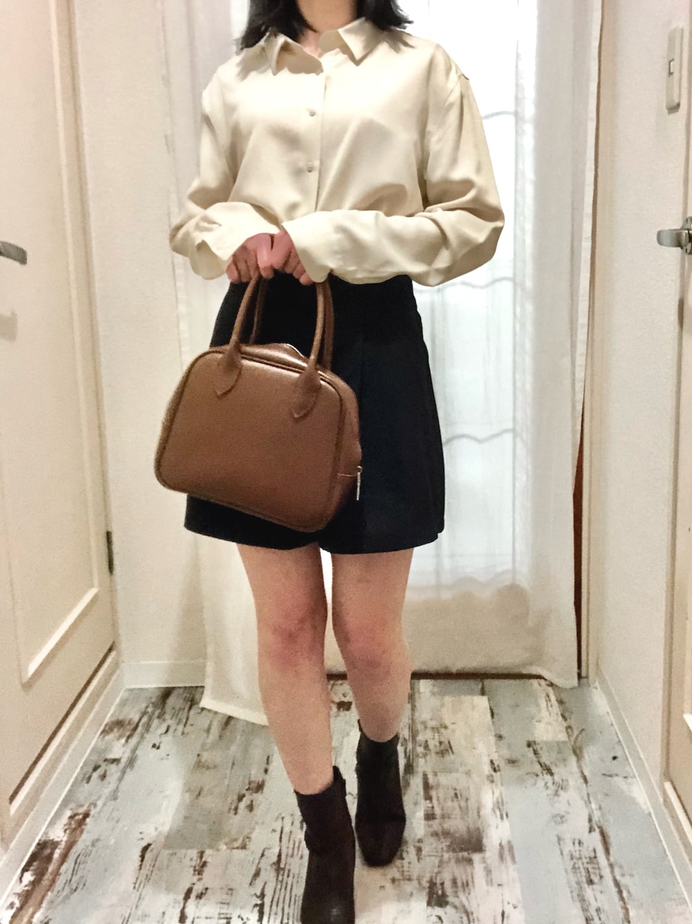 「シンプル、プチプラ、おしゃれさんと繋がりたい、低身長、UNIQLO、ショートパンツ、いいね、save、フォローお願いします🤑、フォローミー」｜「UNIQLOのアイテム（シャツ/ブラウス、ベージュ系）」を使った、maruさん（レディース・155cm）の春コーディネートの1枚目の写真