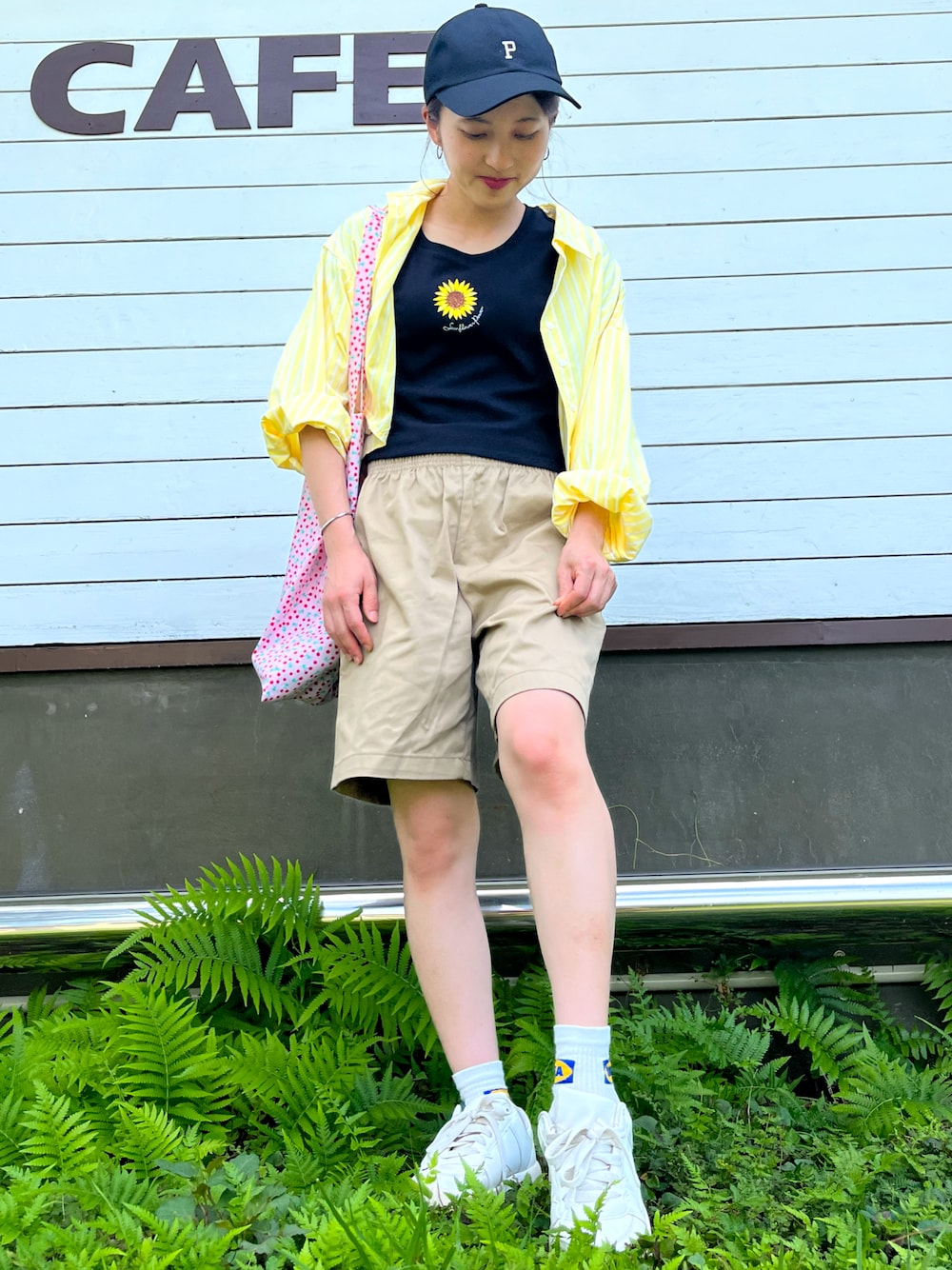 「夏ファッション、休日スタイル、シンプルスタイル、大人可愛い、初夏コーデ、プチプラコーデ、夏だ！Tシャツ着よう！、夏服コーデ、ゆるコーデ、低身長コーデ、GU、GRL、キャップ、ハーフパンツ、メンズライク」｜「GUのアイテム（トップス、ブラック系）」を使った、mさん（レディース・150cm）の夏コーディネートの1枚目の写真