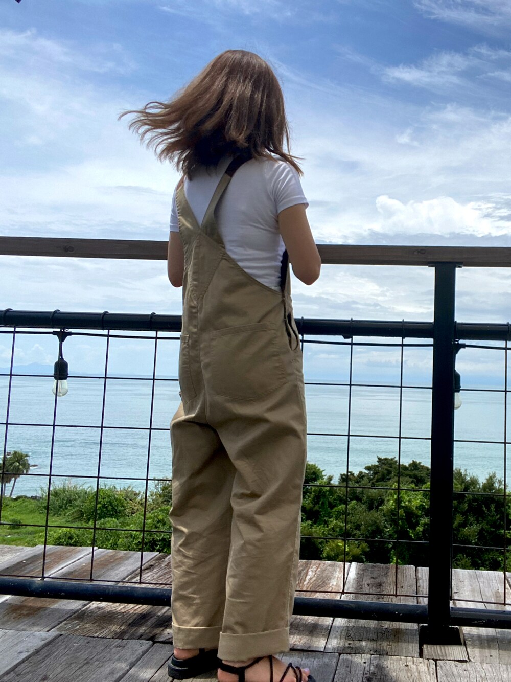 「夏コーデ、カジュアルコーデ、低身長コーデ、オーバーサイズ、白Tシャツ、休日スタイル、メンズライク、オーバーオール、ZARA、おしゃれさんと繋がりたい」｜「WEGOのアイテム（つなぎ/オールインワン、ブラウン系）」を使った、mさん（レディース・150cm）の夏コーディネートの1枚目の写真