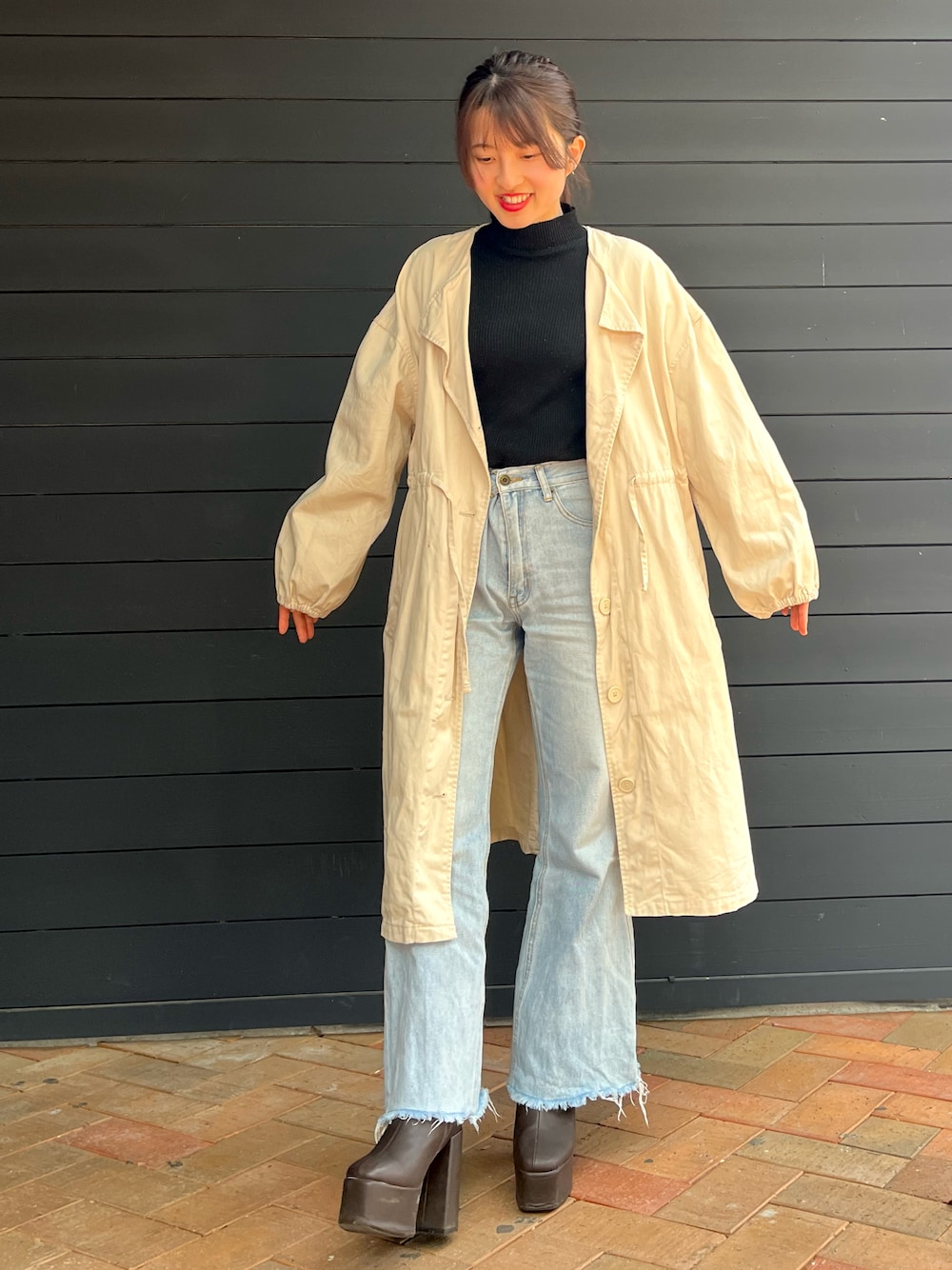 「春めき満開コーデ、ジャケット、春色、春服コーデ、ラクチンコーデ、きれいめコーディネート、低身長女子、お花見コーデ、デニム、トレンチコート、ブーツ、プチプラ、GRL、厚底ブーツ、ガーリー」｜「GRLのアイテム（ジャケット/アウター、ベージュ系）」を使った、mさん（レディース・150cm）の春コーディネートの1枚目の写真
