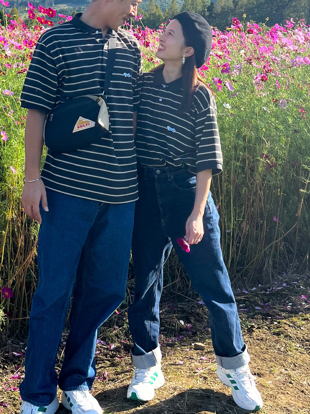 「秋っぽコーデ更新中、秋のコーデ、シンプルスタイル、お出かけコーデ、スニーカー、秋服、低身長女子、デニム、coen、GU、adidas、ペアルック、カップルコーデ、ベレー帽、カジュアル」｜「GUのアイテム（デニムパンツ、ブルー系）」を使った、mさん（レディース・150cm）の秋コーディネートの1枚目の写真