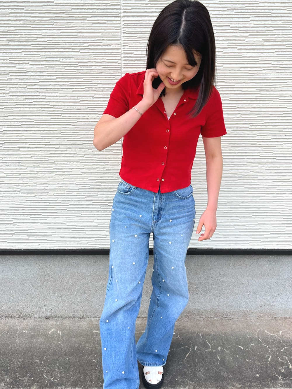 「最近のいい感じコーデ、春ファッション、ラクチンコーデ、大人可愛い、大人カジュアルコーデ、低身長女子、デニムコーデ、GWお出かけコーデ、春めき満開コーデ、デニム、GU、GRL、プチプラ、プチプラコーデ、春コーデ」｜「GUのアイテム（トップス、レッド系）」を使った、mさん（レディース・150cm）の春コーディネートの1枚目の写真