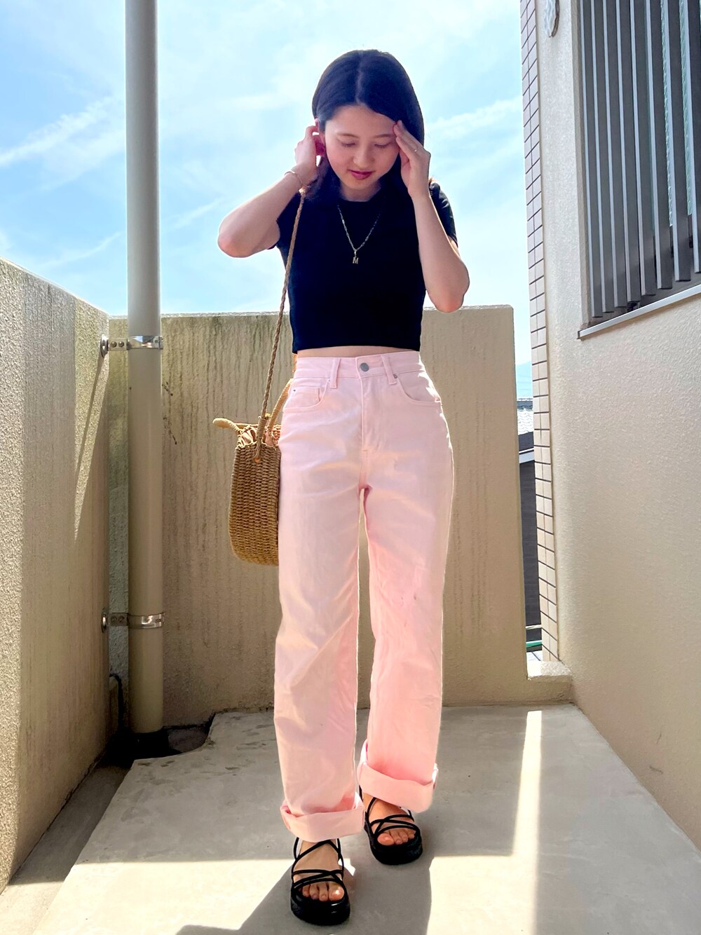 デニムパンツ（ピンク系）を使った「ZARA」の人気ファッション
