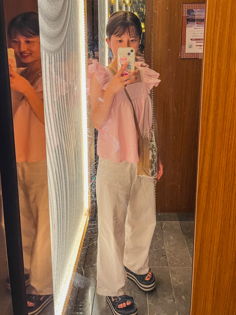 「ノースリーブ、夏ファッション、きれいめコーディネート、着回しコーデ、大人フェミニン、カジュアルスタイル、厚底サンダル、ホワイト、ピンク、teva、xgirl、GRL、プチプラ、プチプラコーデ」｜「X-girlのアイテム（サンダル、ブラック系）」を使った、mさん（レディース・150cm）の夏コーディネートの1枚目の写真