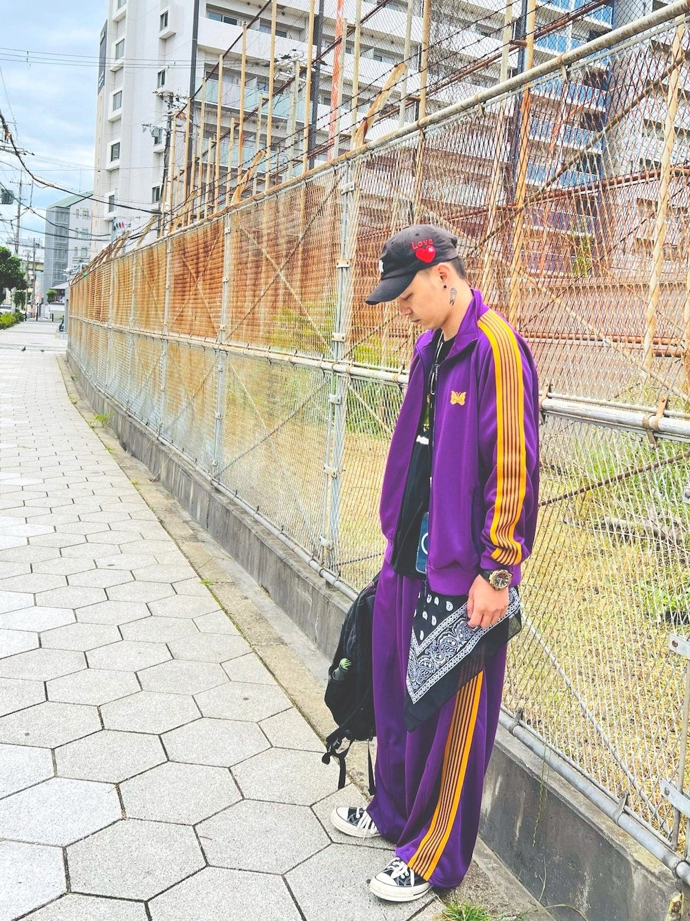 「Needlesのアイテム（ジャケット/アウター、パープル系）」を使った、リン  さん（メンズ・173cm）の夏コーディネートの1枚目の写真
