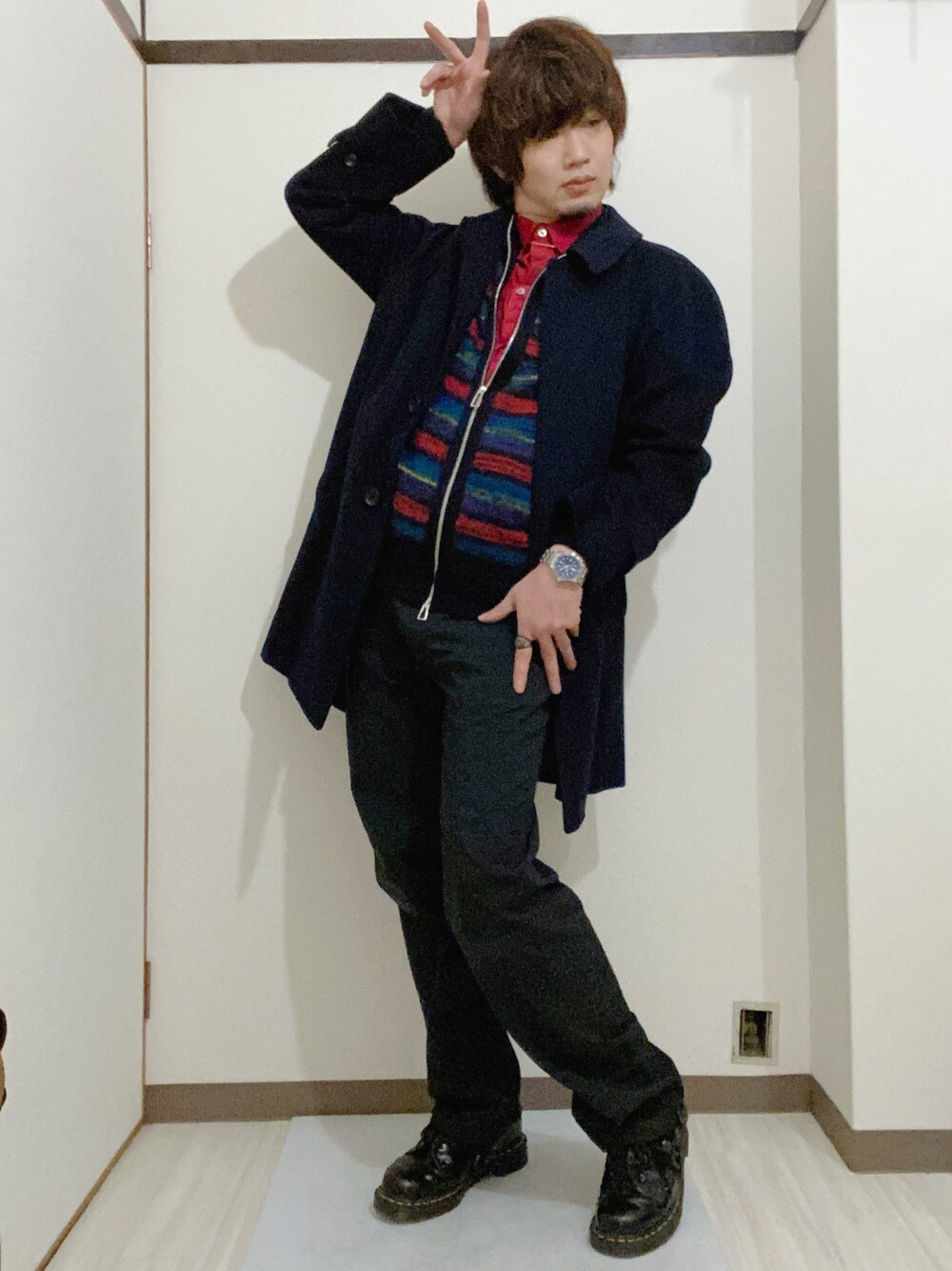 「冬コーデ、キレイめ、赤、Dr.Martens、ジョジョ立ち、Paul Smith、いいね、save、フォローお願いします🤑、ブラック」｜「dunhillのDUNHILLのスポーツラインです。古着屋さんで買いました。自分にはややオーバーサイズやけど、ゆるくはいてもカッコいい（パンツ、ブラック系）」を使った、yu-shindoさん（メンズ・168cm）の冬コーディネートの1枚目の写真