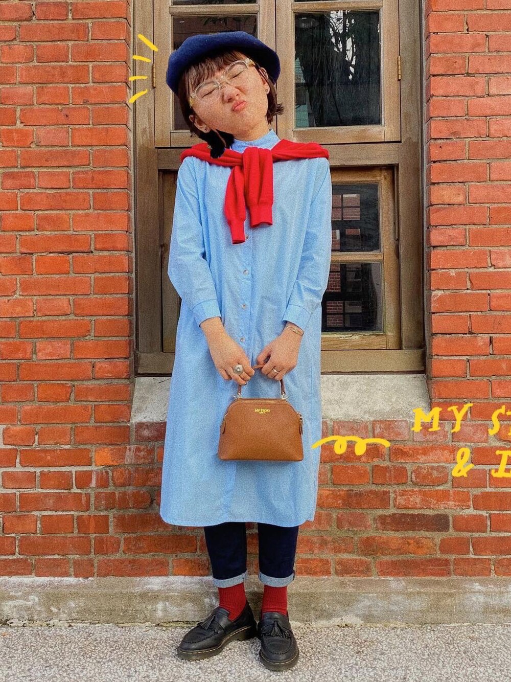 「Dr. Martensのアイテム（ローファー、ブラック系）」を使った、Yi Yong Wangさん（レディース・168cm）の秋コーディネートの1枚目の写真