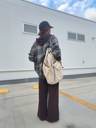 「Auntie Rosa Holiday(アンティローザホリデー)のライトウェイトバックパック(バックパック/リュック)」を使った、kayoさん(レディース・164cm)の秋コーディネート