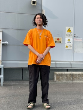 「AVIREX（アヴィレックス）のアイテム（サンダル）」を使った、伊藤英俊さん（メンズ・179cm）の春コーディネート