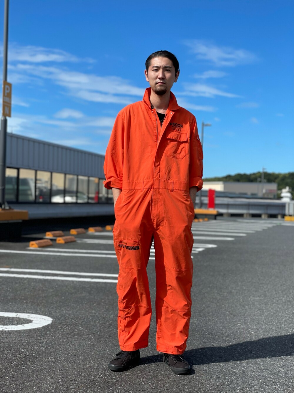 「ミリタリー、ストリート、AVIREX、オレンジ、スニーカーコーデ、つなぎ、秋コーデ、AVIREXららぽーと横浜、ファッションの力を信じよう、Today is Ito」｜「AVIREXの【AVIREX FLYER'S】ジャンプスーツ / JUMP SUIT AF / アヴィレックス / AVIREX（つなぎ/オールインワン、オレンジ系）」を使った、伊藤英俊さん（メンズ・179cm）の夏コーディネートの1枚目の写真