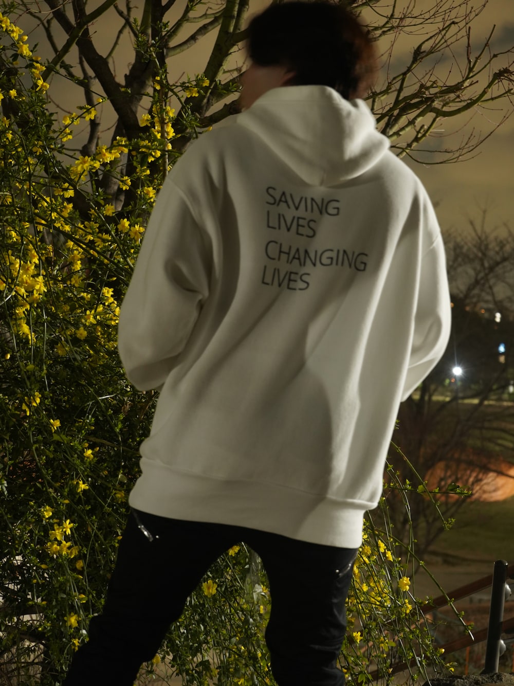 BALENCIAGAのパーカー（ホワイト系）を使ったメンズ人気