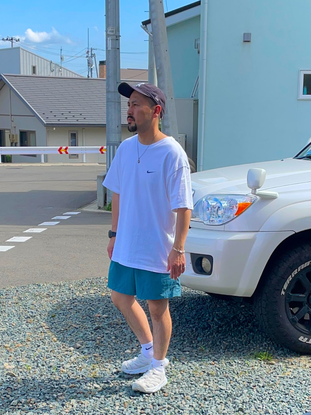 「夏コーデ、カジュアルコーデ、今日のコーデ、シンプルスタイル、ラフコーデ、休日スタイル」｜「NEW ERAの【NEW ERA】9TWENTY クロスストラップ ウォッシュドコットン MLB [BSC]（キャップ、ブラック系）」を使った、TOKUさん（メンズ・167cm）の夏コーディネートの1枚目の写真