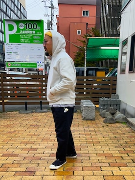 「アイテム（スニーカー）」を使った、TOKUさん（メンズ・167cm）の秋コーディネート