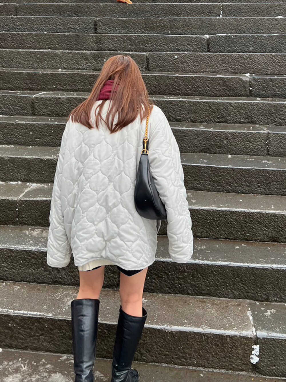 「CHARLES & KEITHのアイテム（バッグ、ブラック系）」を使った、mimuさん（レディース・156cm）の冬コーディネートの1枚目の写真