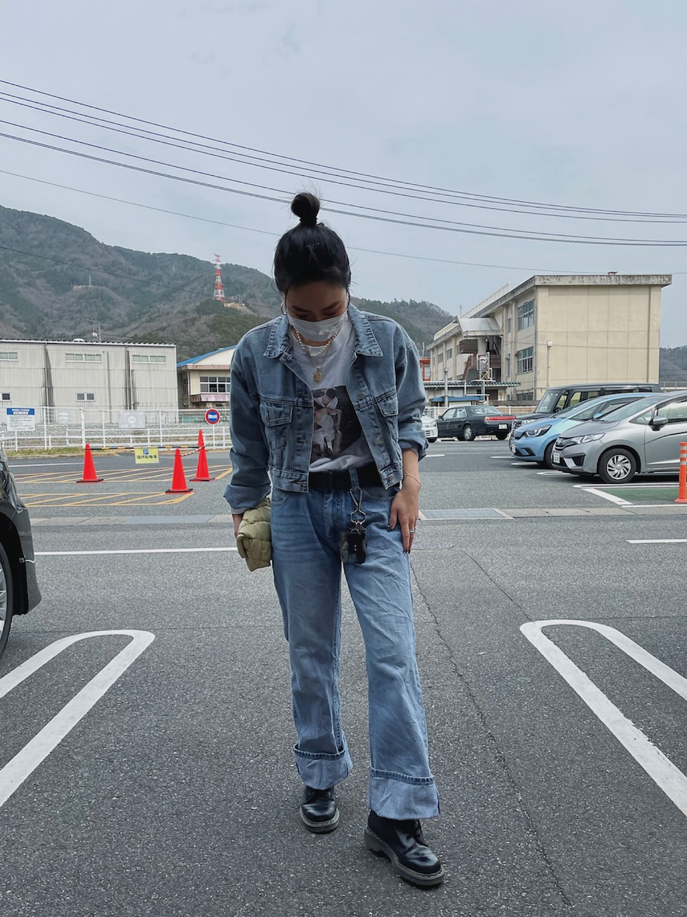 「春服みてみて、カジュアルコーデ、今日のコーデ、デート、デニムオンデニム、デニム」｜「SHAGGIEの【SHAGGIE】ビッグシルエットショートGジャン（デニムジャケット、ブルー系）」を使った、𝐘𝐔𝐍𝐀さん（レディース・160cm）の春コーディネートの1枚目の写真