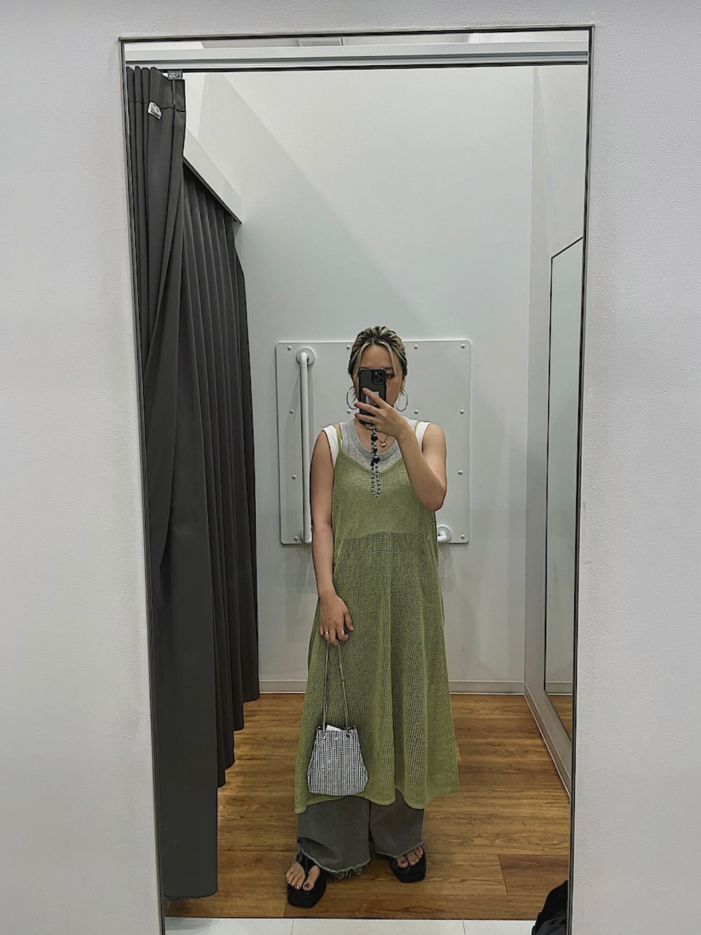 「休日スタイル、ラクチンコーデ、夏服、おでかけコーデ、カジュアル、パンツコーデ、夏ファッション、ootd、ワンピース、カラーパンツ、夏」｜「SHEENのアイテム（バッグ、シルバー系）」を使った、𝐘𝐔𝐍𝐀さん（レディース・160cm）の夏コーディネートの1枚目の写真