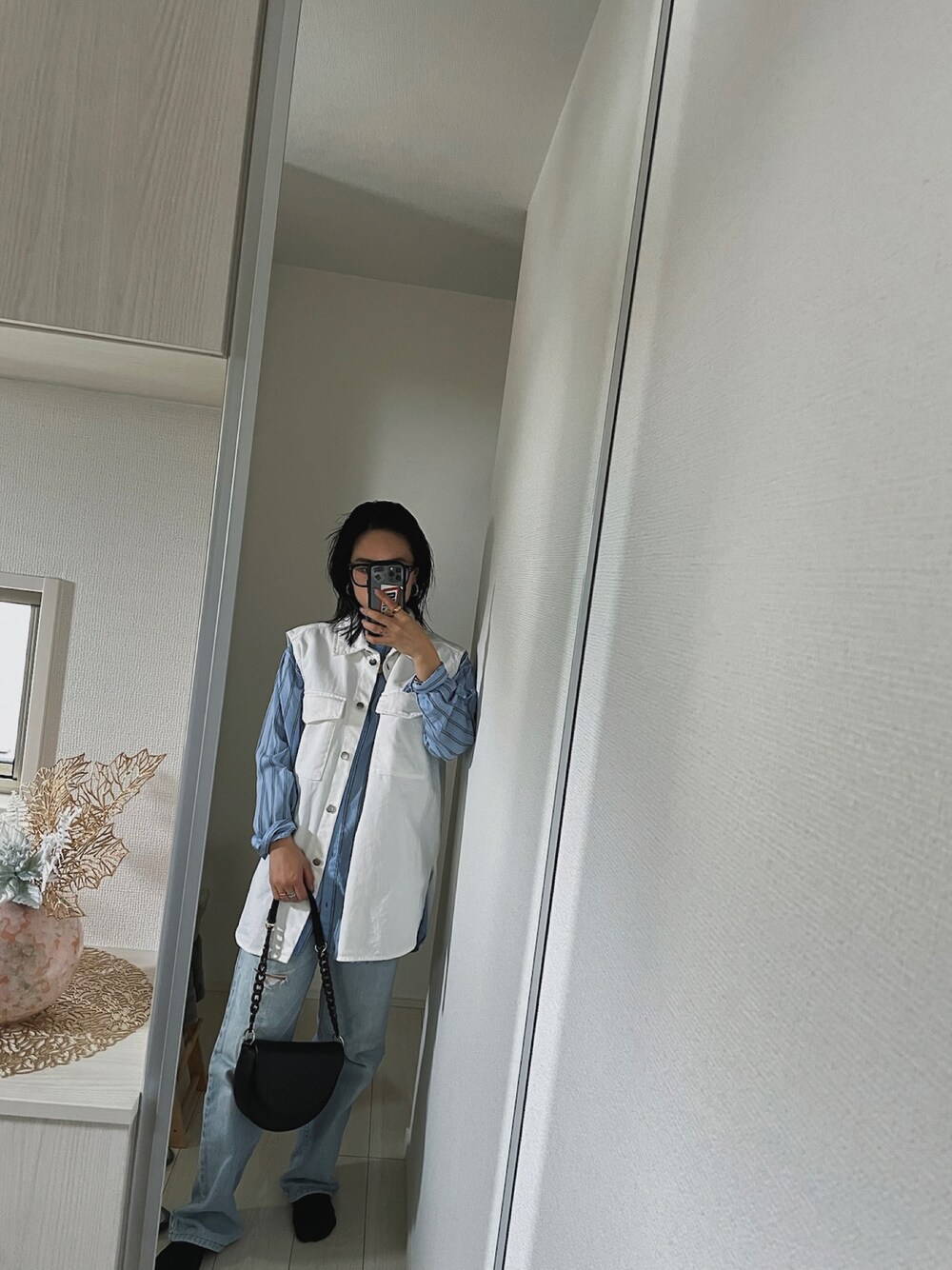 「春服みてみて、休日コーデ、ootd、春カラー、春服、カラーコーデ、スニーカーコーデ、パンツスタイル」｜「GUのアイテム（バッグ、ブラック系）」を使った、𝐘𝐔𝐍𝐀さん（レディース・160cm）の春コーディネートの1枚目の写真