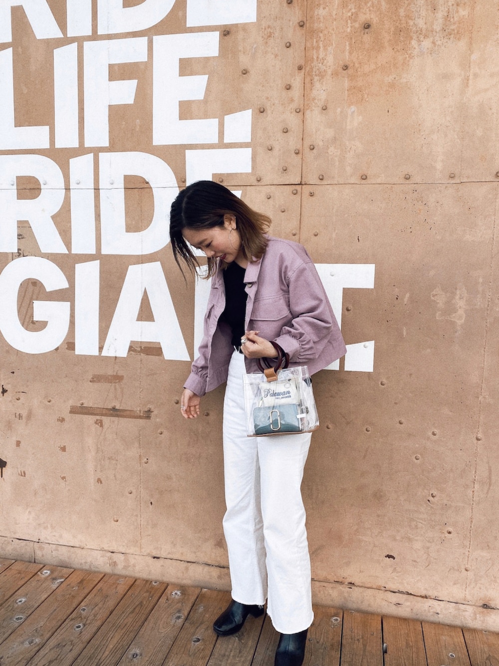 「きれいめカジュアル、ピンクデニム、ootd」｜「JEANASISのアソートホワイトデニム/838982（デニムパンツ、ホワイト系）」を使った、𝐘𝐔𝐍𝐀さん（レディース・160cm）の秋コーディネートの1枚目の写真