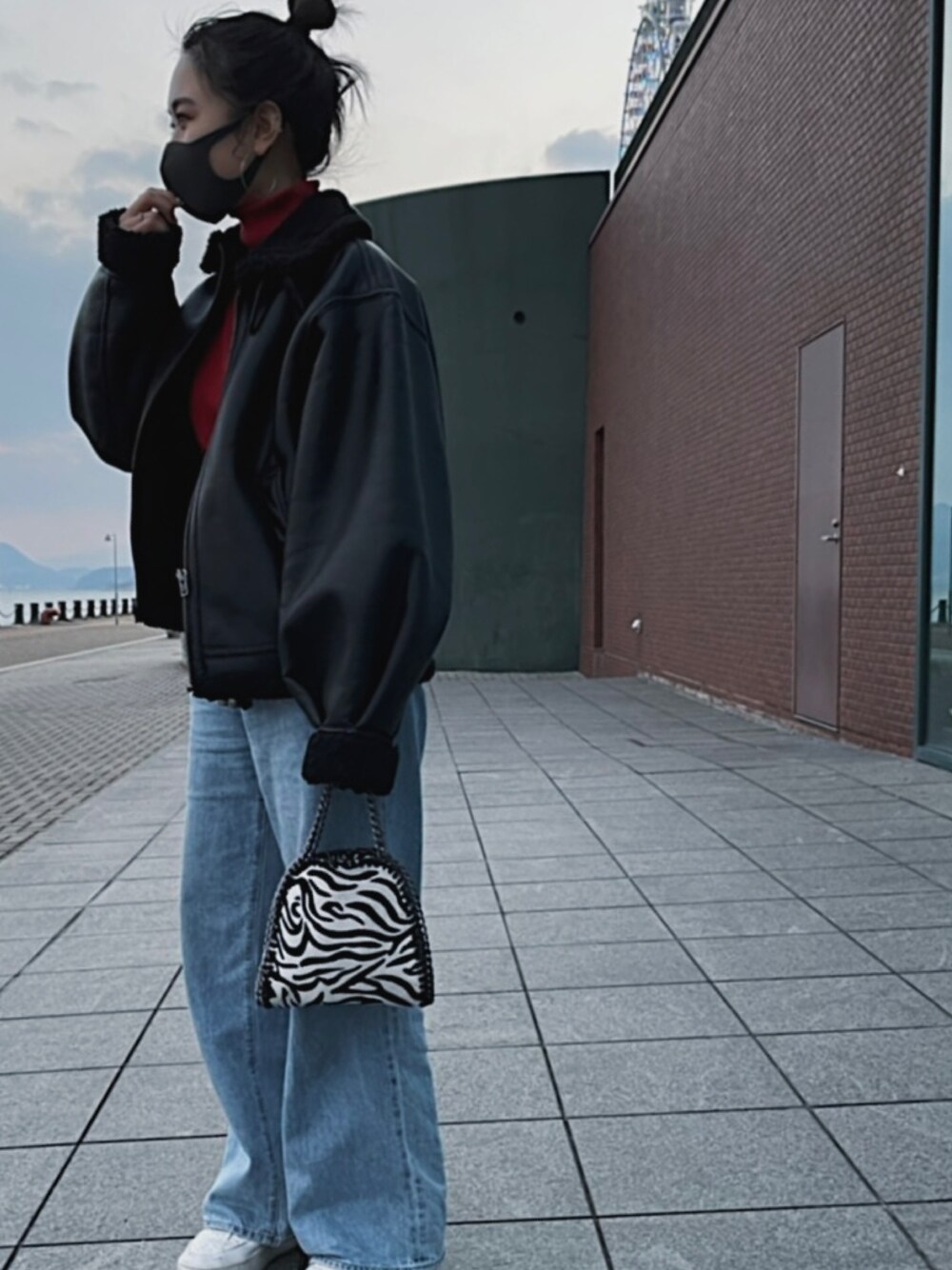 「デートスタイル（WOMEN）、ootd、カラーコーデ、カジュアルコーデ」｜「SLYのOVER SIZE B-3/オーバーサイズ（ブルゾン、ブラック系）」を使った、𝐘𝐔𝐍𝐀さん（レディース・160cm）の冬コーディネートの1枚目の写真