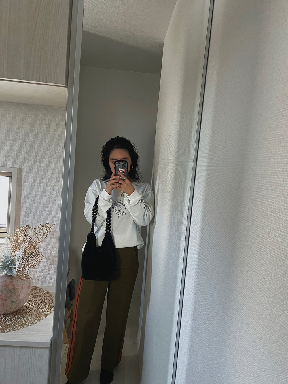 「ゆるっとコーデ、シンプルコーデ、春コーデ、カジュアルスタイル」｜「GUのアイテム（バッグ、ブラック系）」を使った、𝐘𝐔𝐍𝐀さん（レディース・160cm）の春コーディネートの1枚目の写真