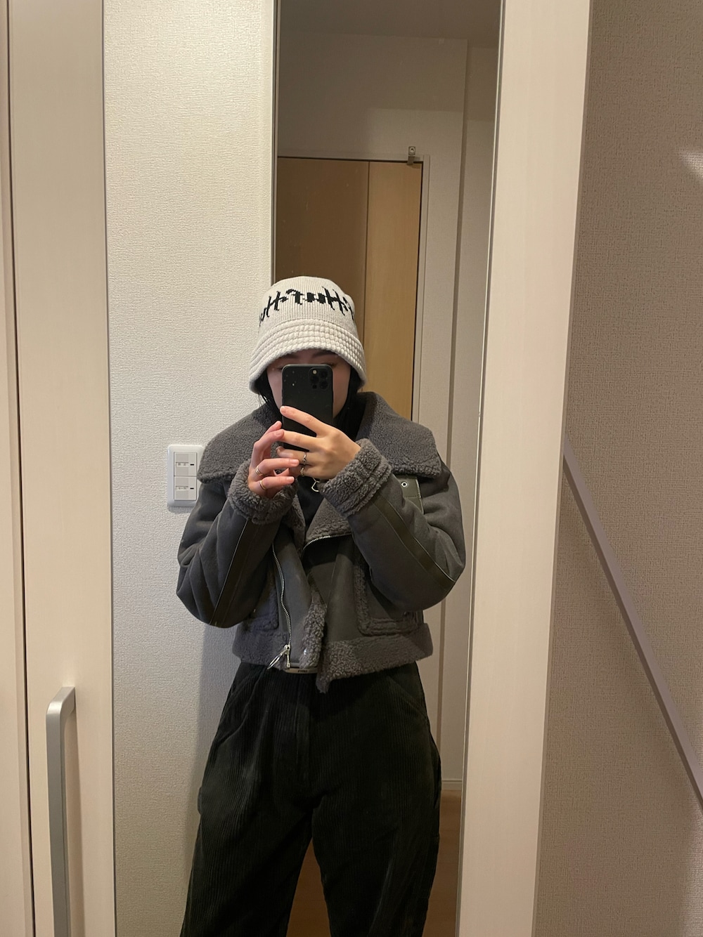 「ママコーデ、ootd、おでかけコーデ」｜「JUEMIのアイテム（その他アウター、グレー系）」を使った、𝐘𝐔𝐍𝐀さん（レディース・160cm）の冬コーディネートの1枚目の写真