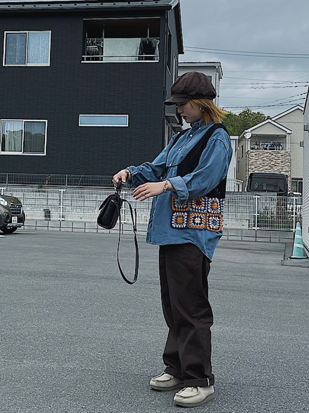 「ウェスタン風、ootd、マタニティコーデ、休日コーデ、春コーデ、おでかけコーデ、シャツスタイル」｜「Dickiesの【Dickies/ディッキーズ】 THE ORIGINAL 874 ワイドチノパンツ TCツイル（チノパンツ、ブラウン系）」を使った、𝐘𝐔𝐍𝐀さん（レディース・160cm）の春コーディネートの1枚目の写真