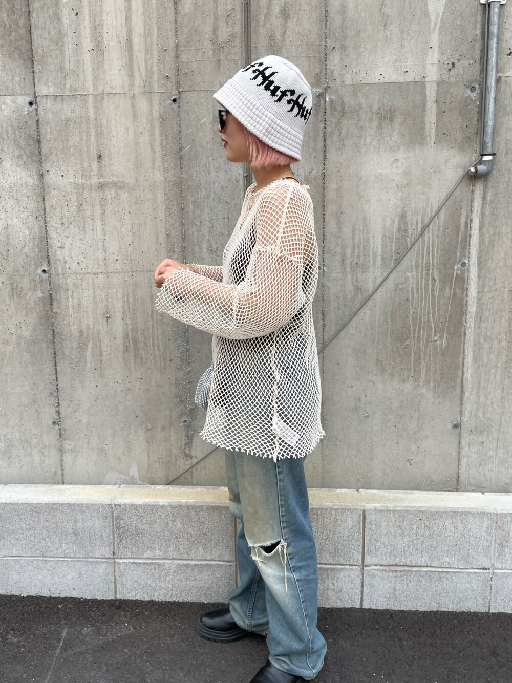 「秋服まるっと大公開、オトナカジュアル、秋コーデ、お出かけコーデ、秋冬コーデ、オトナカワイイ、ootd、休日スタイル、ママコーデ、メッシュ」｜「HUFのアイテム（ニットキャップ/ビーニー、ホワイト系）」を使った、𝐘𝐔𝐍𝐀さん（レディース・160cm）の秋コーディネートの1枚目の写真