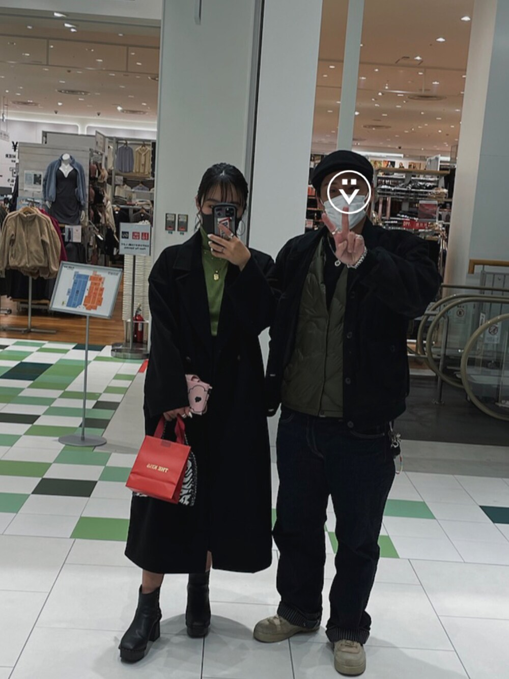 「今日のコーデ、デート、グリーン、ootd」｜「GRLのサイドスリットロングテーラードコート（チェスターコート、ブラック系）」を使った、𝐘𝐔𝐍𝐀さん（レディース・160cm）の冬コーディネートの1枚目の写真