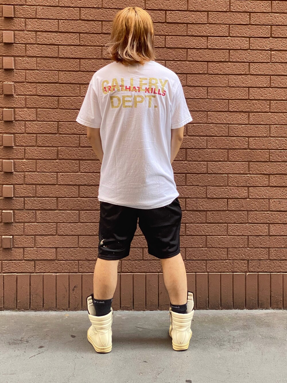 「ラフコーデ、夏コーデ、ストリートコーデ、低身長、白Tシャツ、Tシャツ、コーディネート、ファッションの力を信じよう、ユニセックス、オトナカジュアル、休日スタイル」｜「GALLERY DEPTのアイテム（Tシャツ/カットソー、ホワイト系）」を使った、kousuke_takahashiさん（メンズ・168cm）の夏コーディネートの1枚目の写真