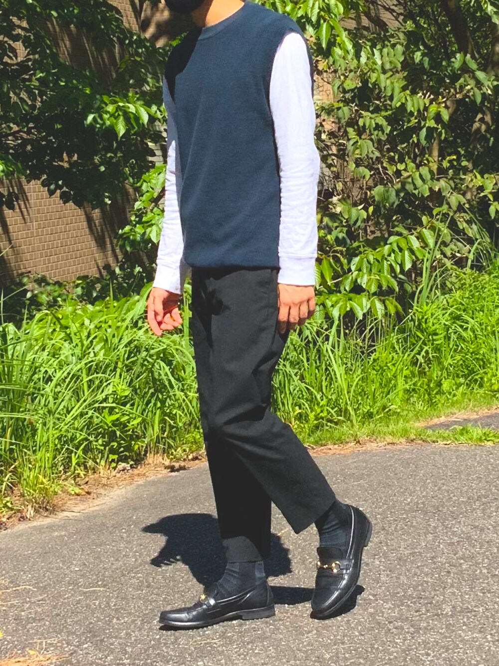 「秋コーデ、シンプルスタイル、秋服準備はじめました、シンプル、プチプラ、革靴、白スニーカー、ローファー、グリーン、お洒落さんとつながりたい」｜「FRED PERRYのTartan Middle Socks（ソックス/靴下、ブルー系）」を使った、武留部 冬樹さん（メンズ・167cm）の秋コーディネートの1枚目の写真