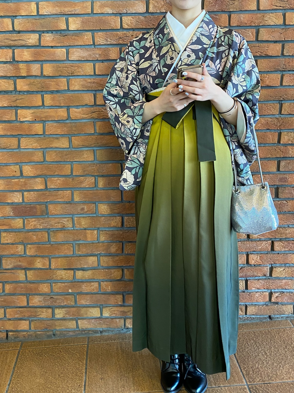 「袴、卒業式、ブーツ」｜「VINTAGEのアイテム（着物、グレー系）」を使った、mimuさん（レディース・156cm）の冬コーディネートの1枚目の写真