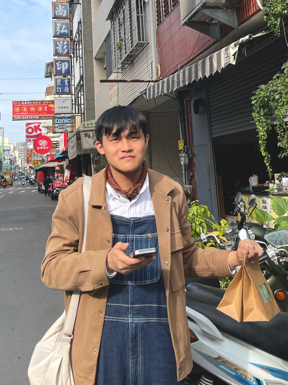 「旅行、台中、台湾」｜「COSのアイテム（ブルゾン、ブラウン系）」を使った、Harry Shingさん（メンズ・174cm）の冬コーディネートの1枚目の写真