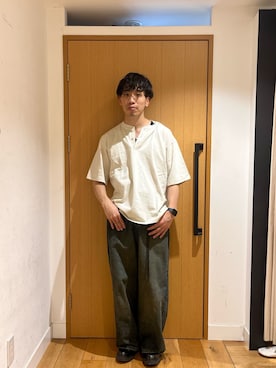 「URBAN RESEARCH DOORS（アーバンリサーチドアーズ）のTOMPKINS ヘンリーネック ショートスリーブ Tシャツ（Tシャツ/カットソー、グレー系）」を使った、むらかみ せいさん（メンズ・170cm）の夏コーディネート