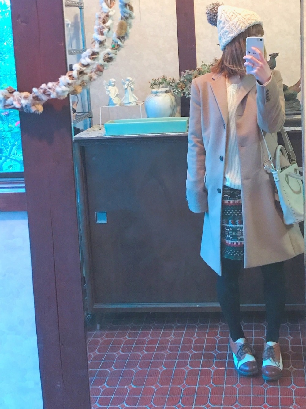 「　、ニット帽、UNIQLO、override 、あしながおじさん、E hyphen world gallery、天然石リング、Emsexite、legato largo、ANAHITA STONES」｜「UNIQLOのアイテム（ジャケット/アウター、ベージュ系）」を使った、kmmyさん（レディース・155cm）の冬コーディネートの1枚目の写真