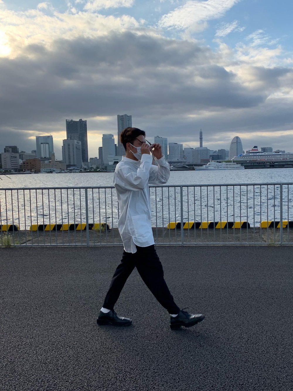 「zucca、UNIQLO、BALENCIAGA」｜「ZUCCaのアイテム（シャツ/ブラウス、ホワイト系）」を使った、Kazukiさん（メンズ・173cm）の冬コーディネートの1枚目の写真