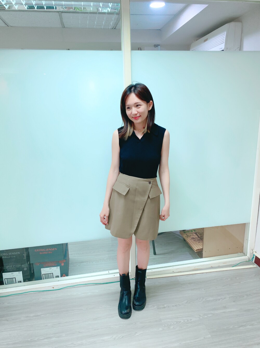 「Mila Owenのアイテム（カーディガン/ボレロ、ブラック系）」を使った、哲さん（レディース・158cm）の春コーディネートの1枚目の写真