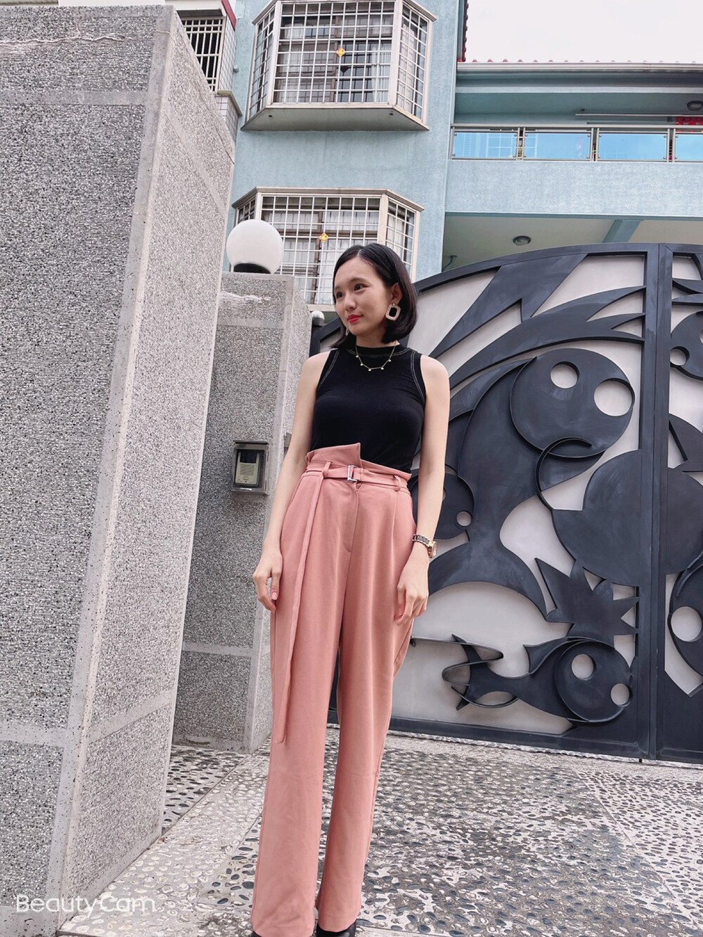 「SNIDELのアイテム（ピアス（両耳用）、ピンク系）」を使った、哲さん（レディース・158cm）の冬コーディネートの1枚目の写真