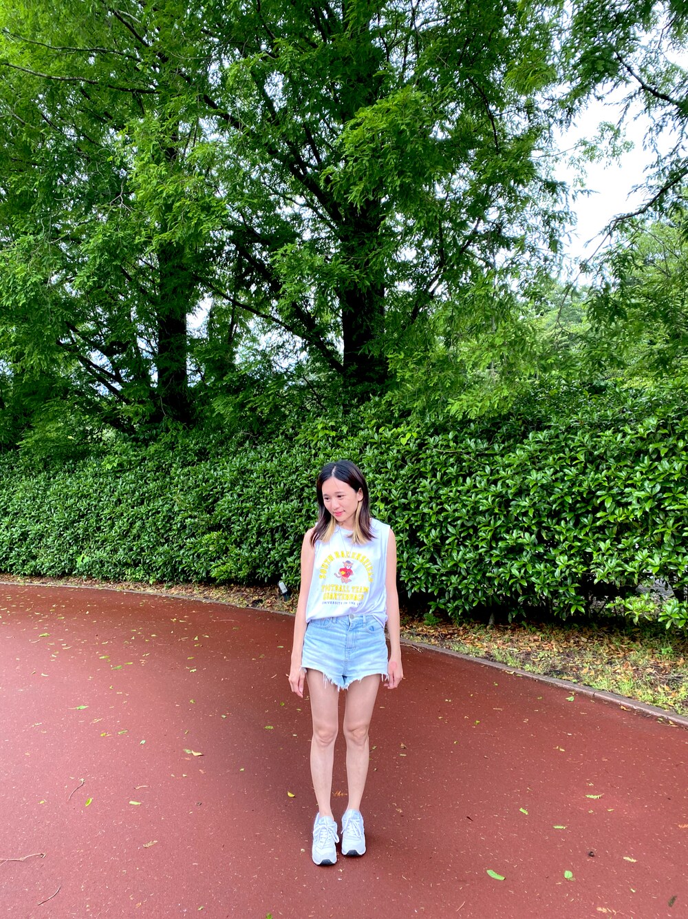 「Rodeo Crownsのアイテム（タンクトップ、ホワイト系）」を使った、哲さん（レディース・158cm）の夏コーディネートの1枚目の写真