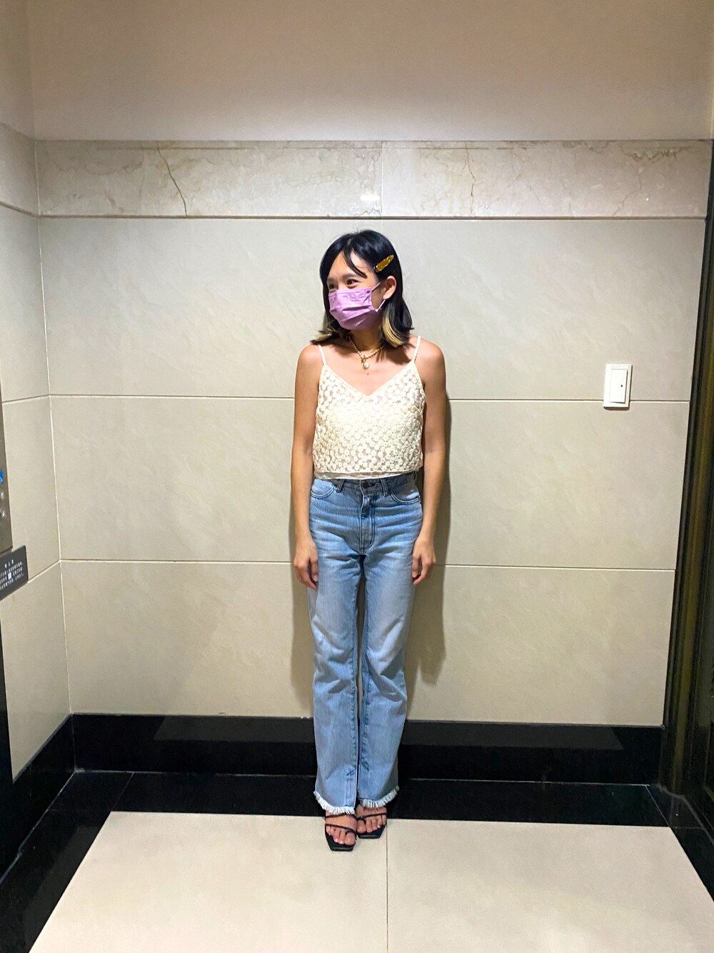 「SNIDELのアイテム（デニムパンツ、ブルー系）」を使った、哲さん（レディース・158cm）の秋コーディネートの1枚目の写真