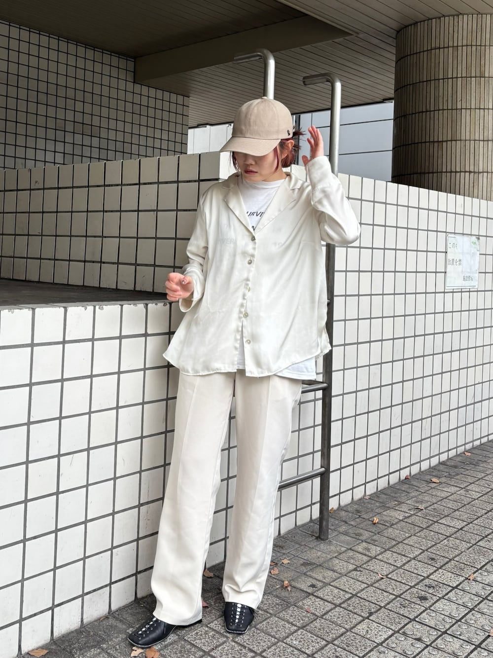 「古着MIX、夏コーデ、白Tシャツ、韓国ファッション、キャップ、きれいめカジュアル、お出かけコーデ、休日スタイル、おでかけコーデ、夏服コーデ、オトナカワイイ、大人コーデ」｜「arthのarth  Wo/Li 6P Cap / アース（キャップ、ベージュ系）」を使った、ジーさんさん（レディース・161cm）の夏コーディネートの1枚目の写真