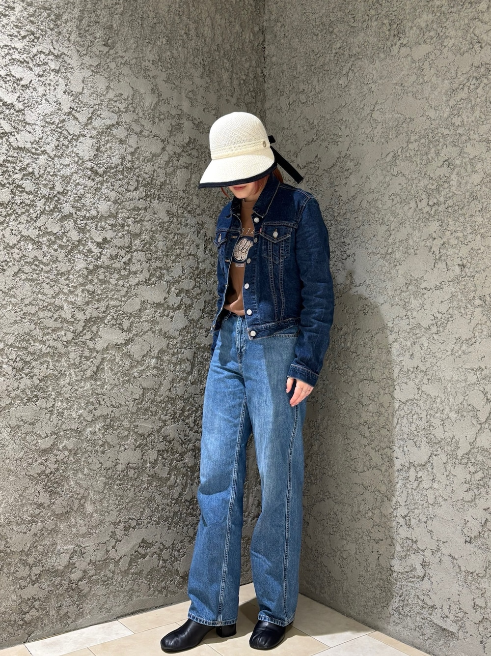 「春色、今日のコーデ、おでかけコーデ、春服コーデ、ジャケット/アウター、ブルーコーデ、ootd、UNIQLO、日除け、サンバイザー、デニムオンデニム、プチプラ、レイヤードコーデ、ブルー、ブルべ冬」｜「Chapeau d' OのChapeau d' O  TM Wide Visor Cap / シャポードオー（キャップ、ホワイト系）」を使った、ジーさんさん（レディース・161cm）の春コーディネートの1枚目の写真