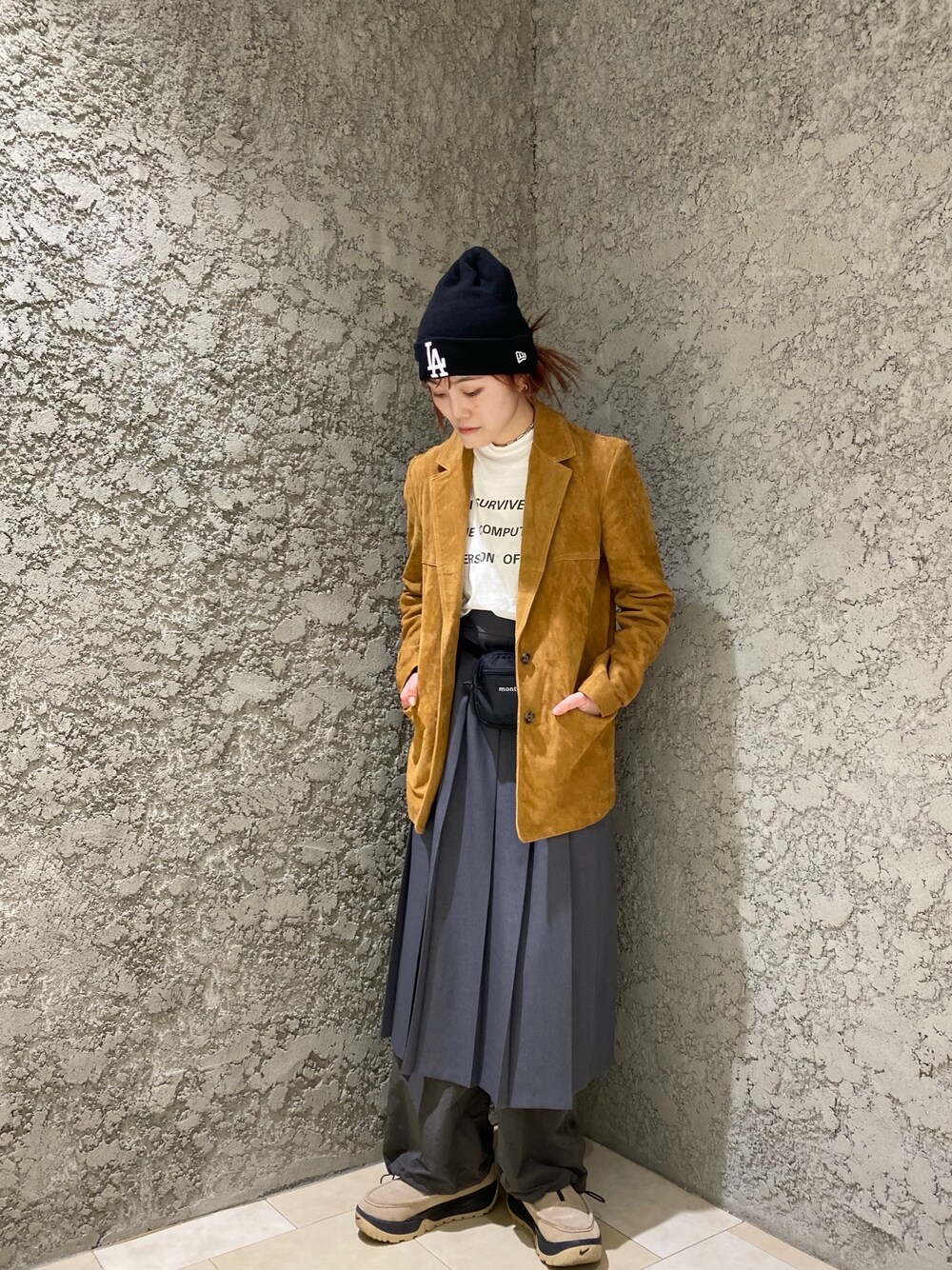 「NEW ERAの【OVERRIDE別注】NEW ERA  KNIT CLASSIC / ニューエラ（ニットキャップ/ビーニー、ブラック系）」を使った、ジーさんさん（レディース・161cm）の冬コーディネートの1枚目の写真